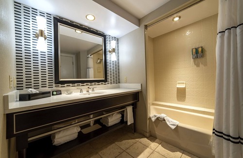 Bridgeport Hotel | Caesars Southern Indiana - A Caesars Rewards Destination