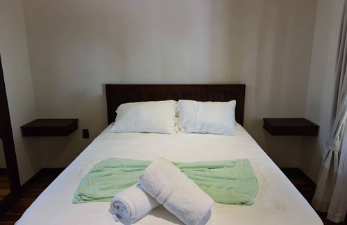 Dominical Hotel | Cahuita Queen Room at Hona Beach Hotel