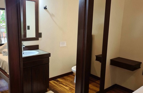 Dominical Hotel | Cahuita Queen Room at Hona Beach Hotel