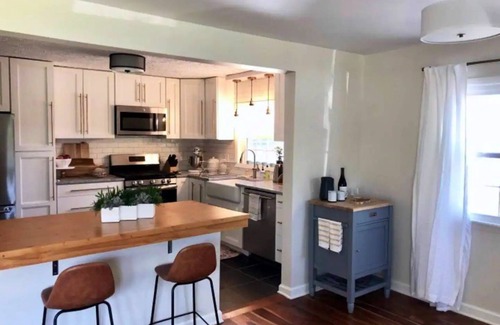 Marion House | Caitlin's Cottage - Peaceful 2BR Retreat in North Marion