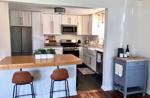 Marion House | Caitlin's Cottage - Peaceful 2BR Retreat in North Marion