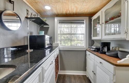 Sunset Beach Apartment | Calabash Studio Cabin, 4 Mi to Sunset Beach!