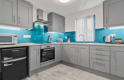 Haverfordwest Cottage | Caldey Sea View Cottage with Hot Tub- Dog Friendly