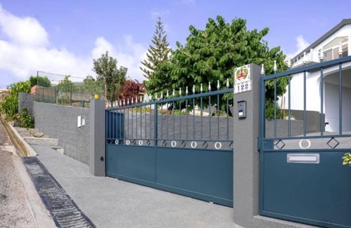 Estreito da Calheta Apartment | Calheta Ocean View Retreat - Casa Santana