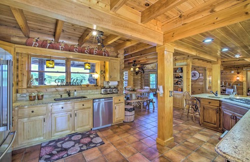 Calhoun House | Calhoun Cabin w/River View + Wraparound Deck