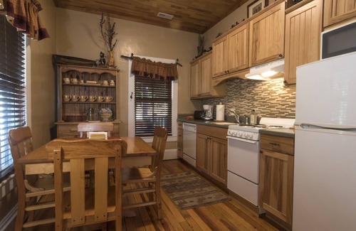 Bryson City Bed & Breakfast | Calhoun House Inn & Suites