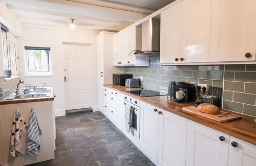 Misterton Cottage | CALIDUM COR, pet friendly, with open fire in Misterton