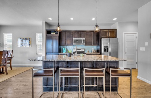 Parker House | Calm & Cozy 3 Bedroom - Manhattan Beach Inspired Home