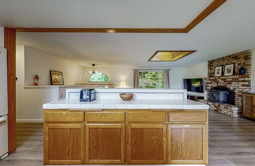 Arcata House | Calm Home next to Trailhead and Cal Poly