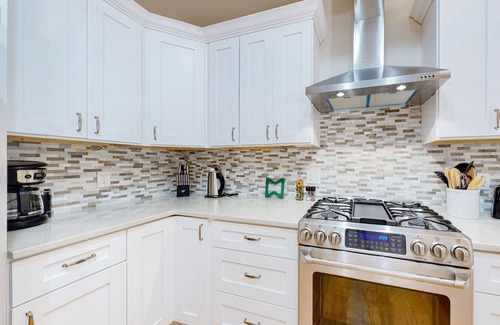 Moss Creek House | Calm home with patio, enclosed yard, tennis court, golf courses, & heated pool