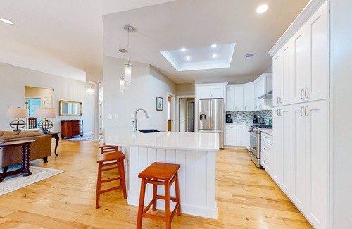 Moss Creek House | Calm home with patio, enclosed yard, tennis court, golf courses, & heated pool