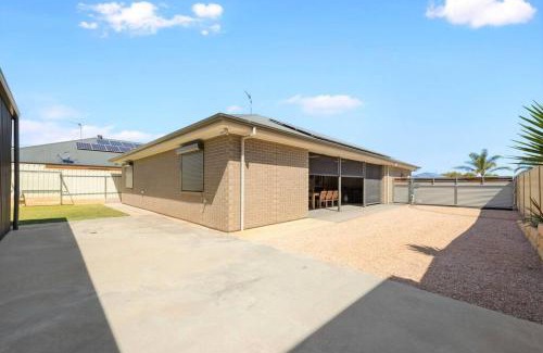 Moonta Bay House | Calm Waters