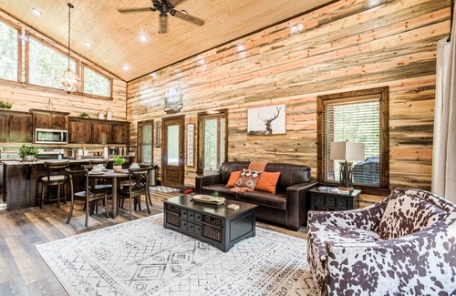 Broken Bow Cabin | Calvert's Copper Cabin, Cozy cabin! Hot tub, Free Firewood, Fireplace!