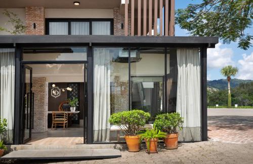 Santiago de los Caballeros Hotel | Camp David Ranch