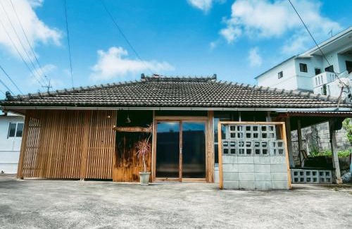 Motobu Ski Chalet | 【Camp House by port Side】 貸切1組の古民家/離島、美ら海への拠点