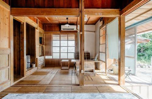 Motobu Ski Chalet | 【Camp House by port Side】 貸切1組の古民家/離島、美ら海への拠点