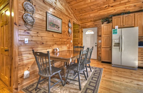 Turtletown Cabin | Campbell's Cozy Cabin | Fire Pit | Hot Tub | Grill