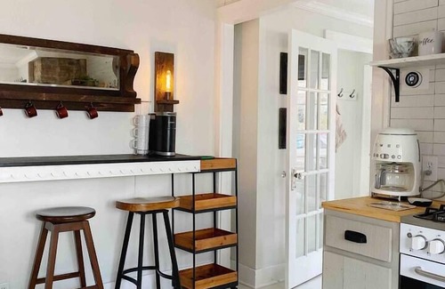 Geneva House | Campbell Street Cottage