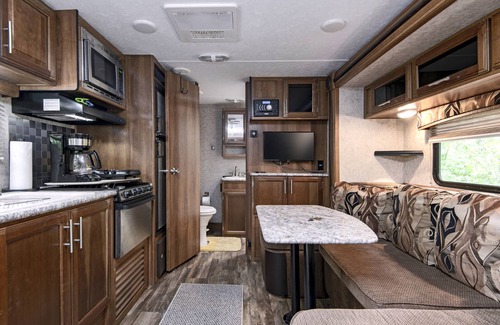 Graham House | Camping in Nature with modern Amenities