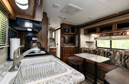 Graham House | Camping in Nature with modern Amenities