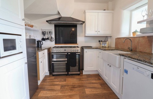 Watchet Cottage | CAMPION COTTAGE, pet friendly, with open fire in Roadwater