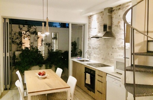 Camps Bay Cottage | Camps Bay Cottage with Sea Views and Pool and Free WI FI