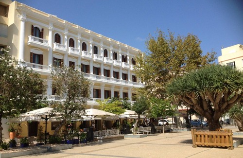 Santa Eulalia del Rio House | Can Lorac - House in Cala Llonga 3 bdrm close to the beach shops and restaurants