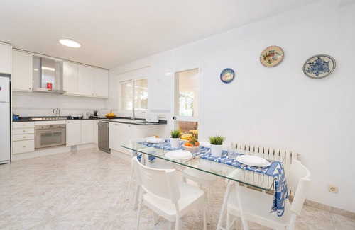 Badia Blava Villa | CAN MORAGUES & MARTORELL - Villa with private pool in BADIA BLAVA. Free WiFi