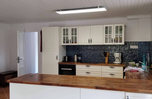 Taulis House | Can Poujol, enjoying the sun with friends and family in a peaceful setting