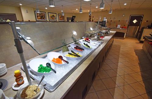 Grand Forks Hotel | Canad Inns Destination Center Grand Forks