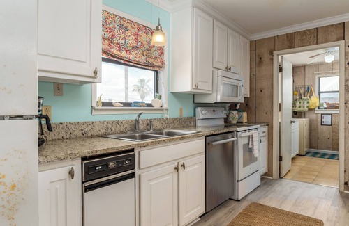 Silver Cay House | Canal-front, Boat Dock, Sleeps 9 - Anchor Eways