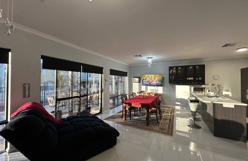 Wannanup House | Canal Waterfront propertynEntire home in Wannanup, Australia