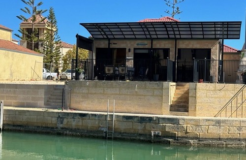 Wannanup House | Canal Waterfront propertynEntire home in Wannanup, Australia