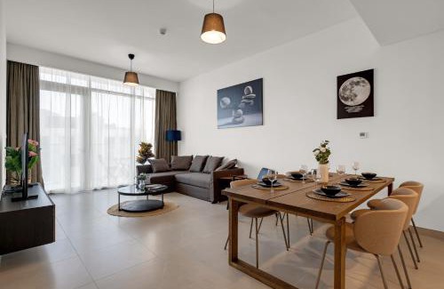 Al Safa Apartment | CanalFront - Central Location up to 7 Guests