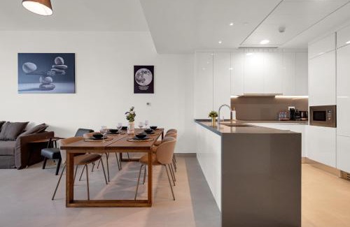 Al Safa Apartment | CanalFront - Central Location up to 7 Guests