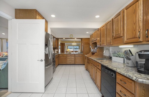 Edwardsburg House | Canary Cove: Cute Lake Home, Pontoon INCLUDED, near Notre Dame