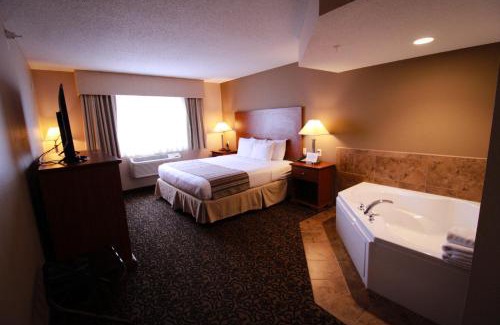 Canby Hotel | Canby Inn and Suites