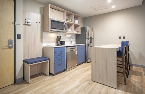 Zapopan Hotel | Candlewood Suites Guadalajara Galerias by IHG