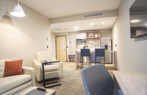 Zapopan Hotel | Candlewood Suites Guadalajara Galerias by IHG