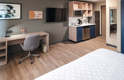 Zapopan Hotel | Candlewood Suites Guadalajara Galerias by IHG