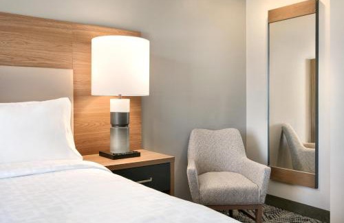 Winnetonka Hotel | Candlewood Suites Kansas City Northeast by IHG