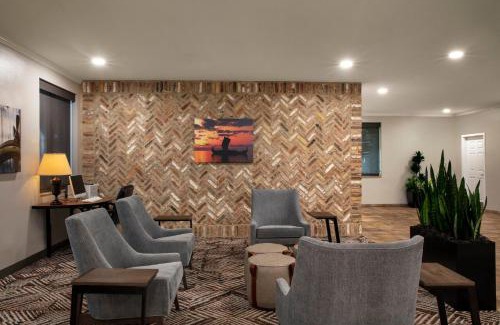 Central Business District Hotel | Candlewood Suites Mobile-Downtown by IHG