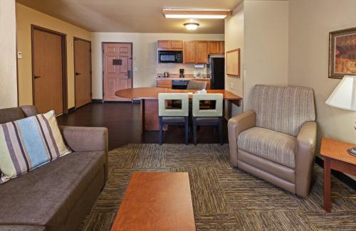 St. Robert Hotel | Candlewood Suites St. Robert by IHG