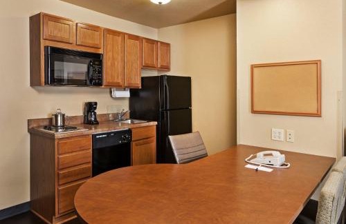 St. Robert Hotel | Candlewood Suites St. Robert by IHG