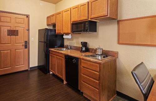 St. Robert Hotel | Candlewood Suites St. Robert by IHG