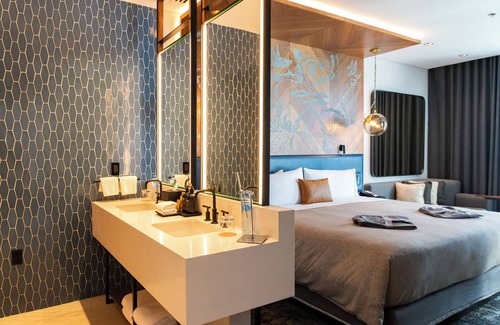 La Isla Hotel | Canopy by Hilton Cancun La Isla