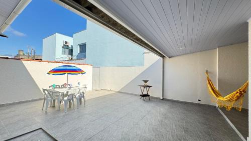 Centro House | Cantinho Perfeito para Dois Conforto e Mar Bem Pertinho, Casa terrea no centro 80M Praia, Ar, Enxoval,Estacionamento e churrasqueira