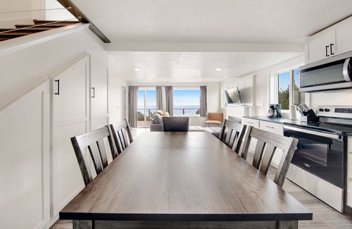 Waldport Cottage | Cape Cod Cottages 4: Oceanfront with hot tub!