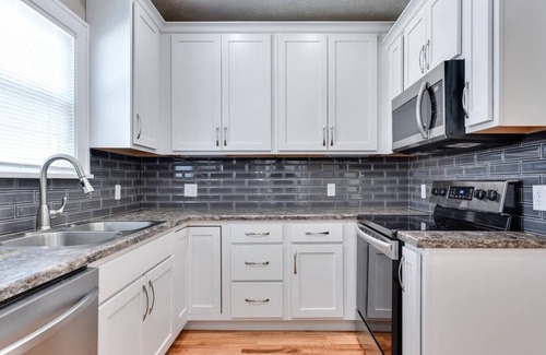 Dundee-Happy Hollow Historic District House | Capitol Charm in Dundee - East