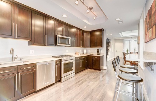 Stanton Park House | Capitol Hill/US Senate/US Capitol/Monuments. Three Bedroom/2.5Baths. Gorgeous!